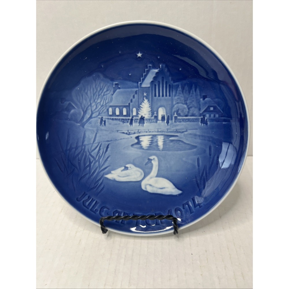Bing & Grondahl 1974 Jule After, Blue & White Christmas plate In Box